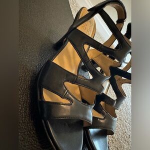 Naturalizer- comfort black heel